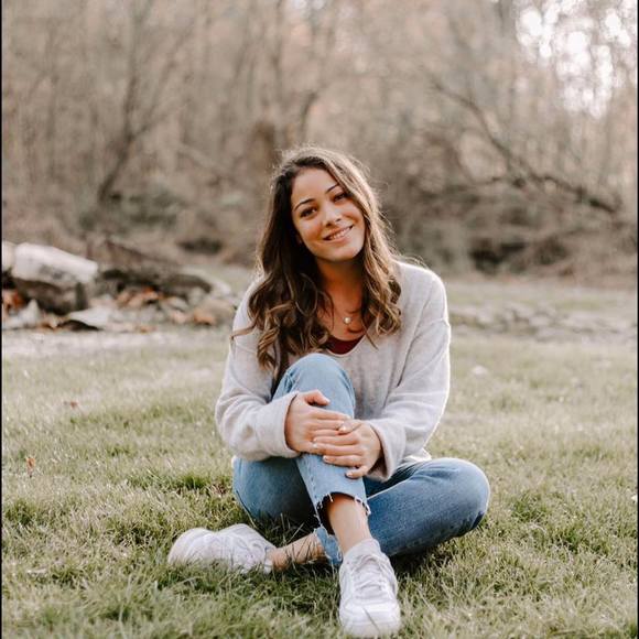 Meet your Posher, Lauren - Picture 1 of 1